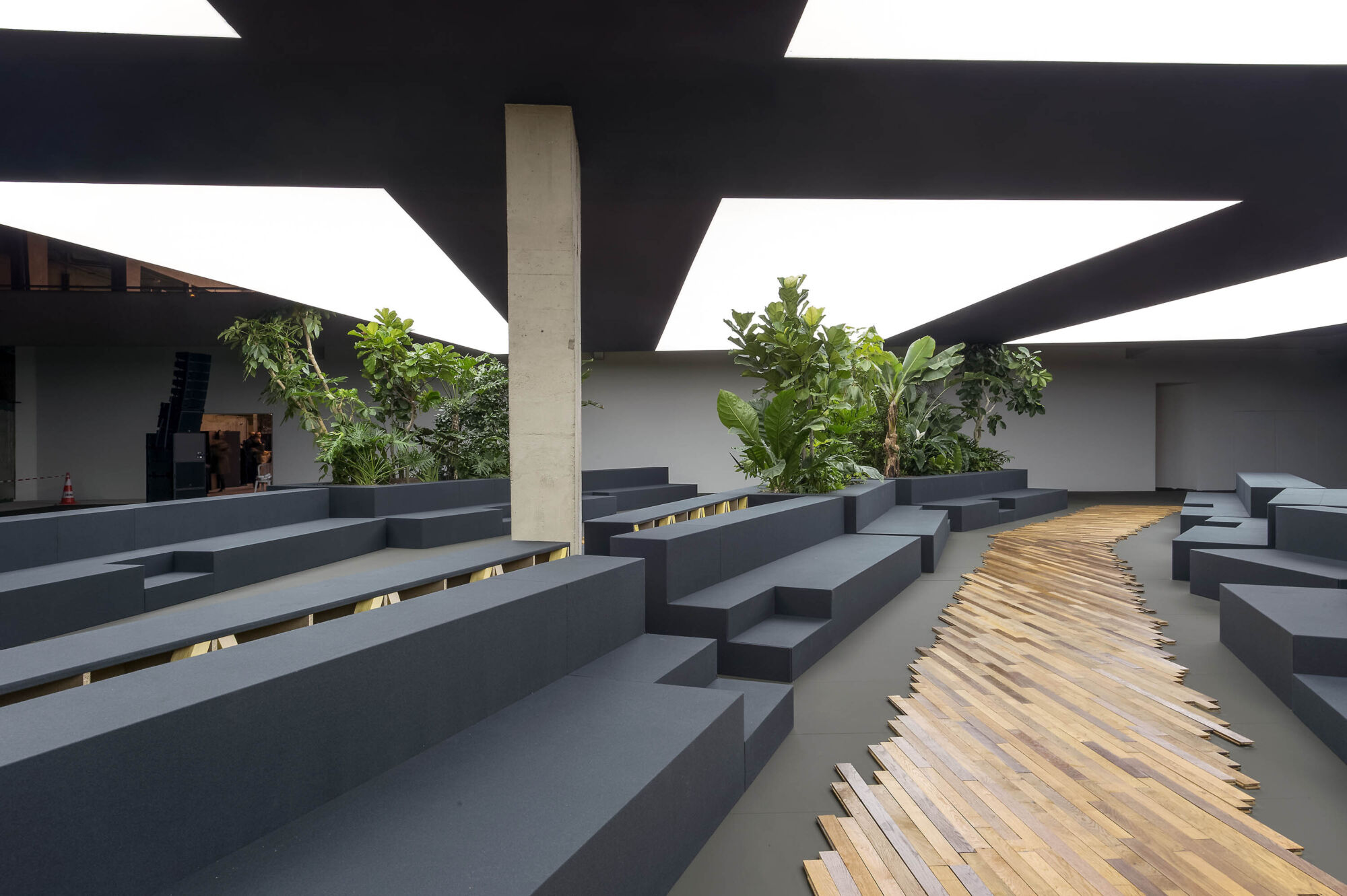 Celine Runway Show Fall Winter 14 15 Casper Mueller Kneer Architects Copyright Valerie Bennet VB 01