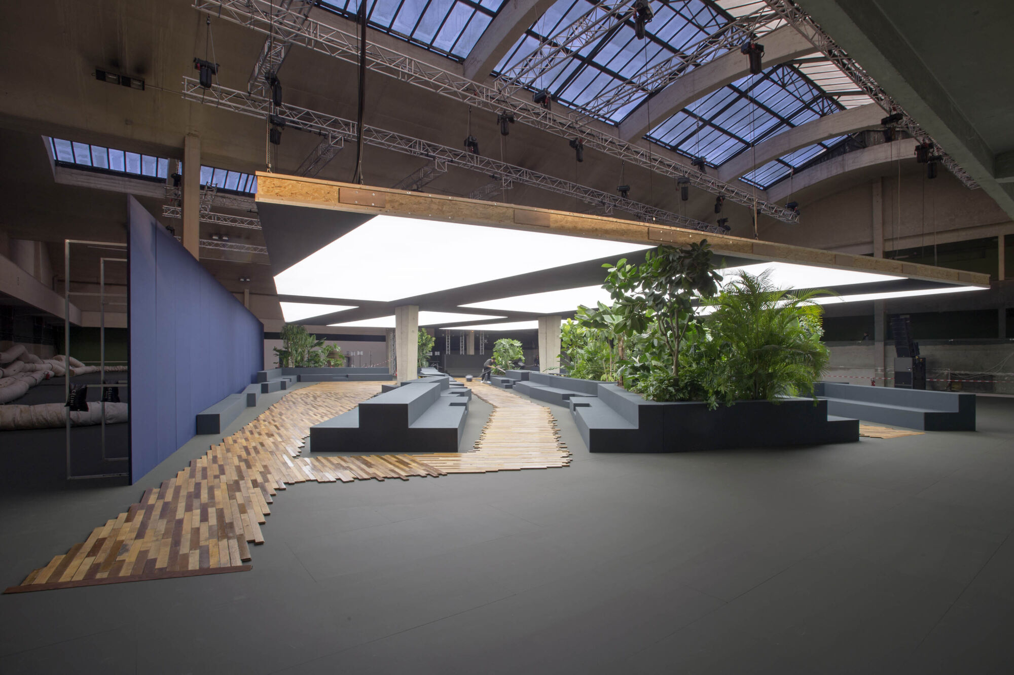 Celine Runway Show Fall Winter 14 15 Casper Mueller Kneer Architects Copyright Valerie Bennet VB 35