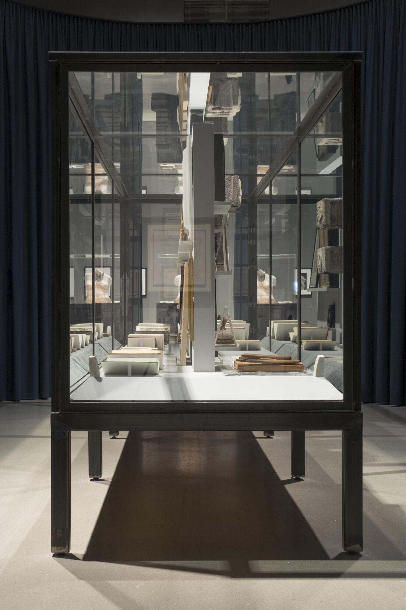 Modern Couples Exhibition Barbican Casper Mueller Kneer Architects Copyright Casper Mueller Kneer DSCF6608