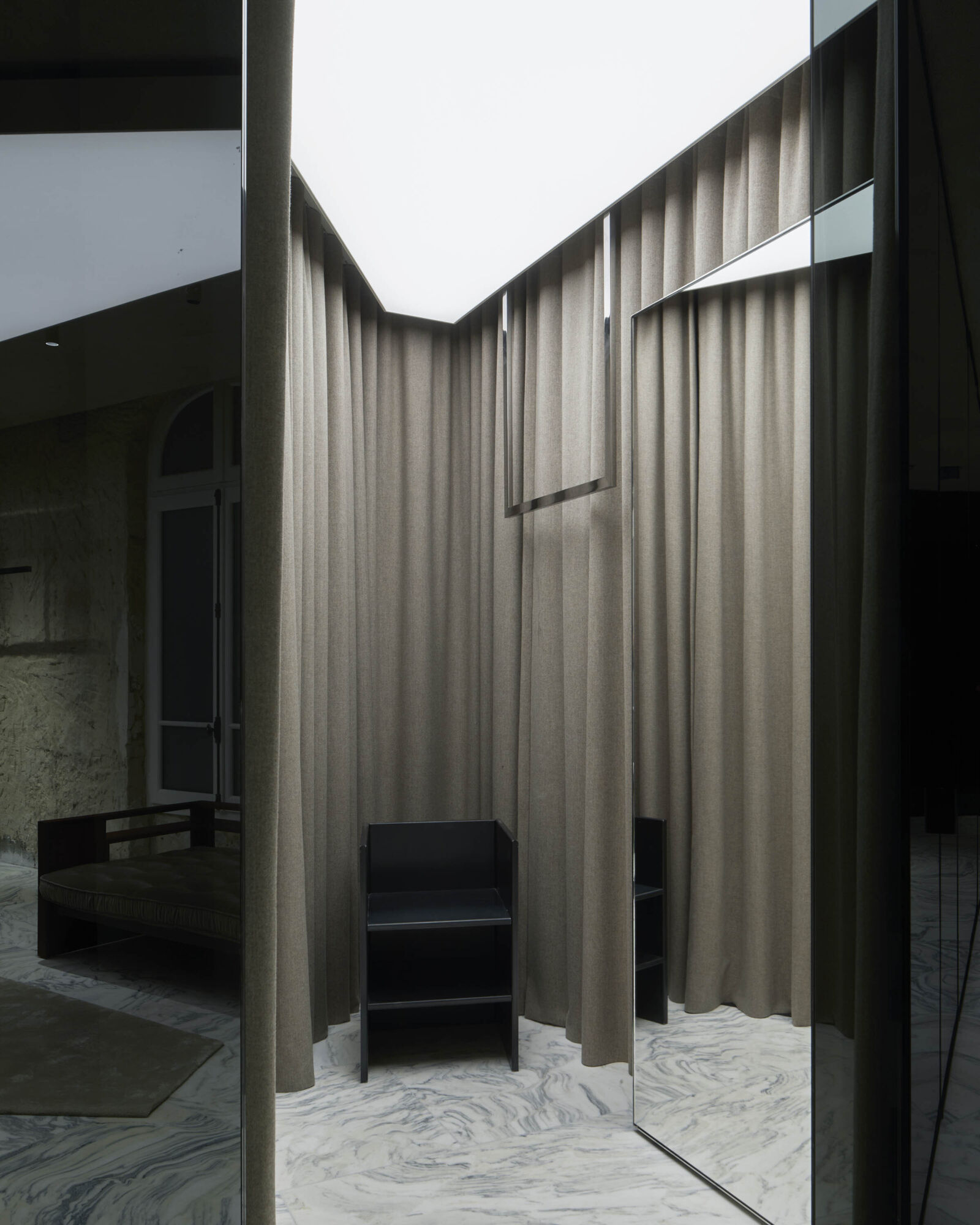 Saint Larent Concept Store Champs Elysees Casper Mueller Kneer Architects Copyright Paul Riddle 89 A3236