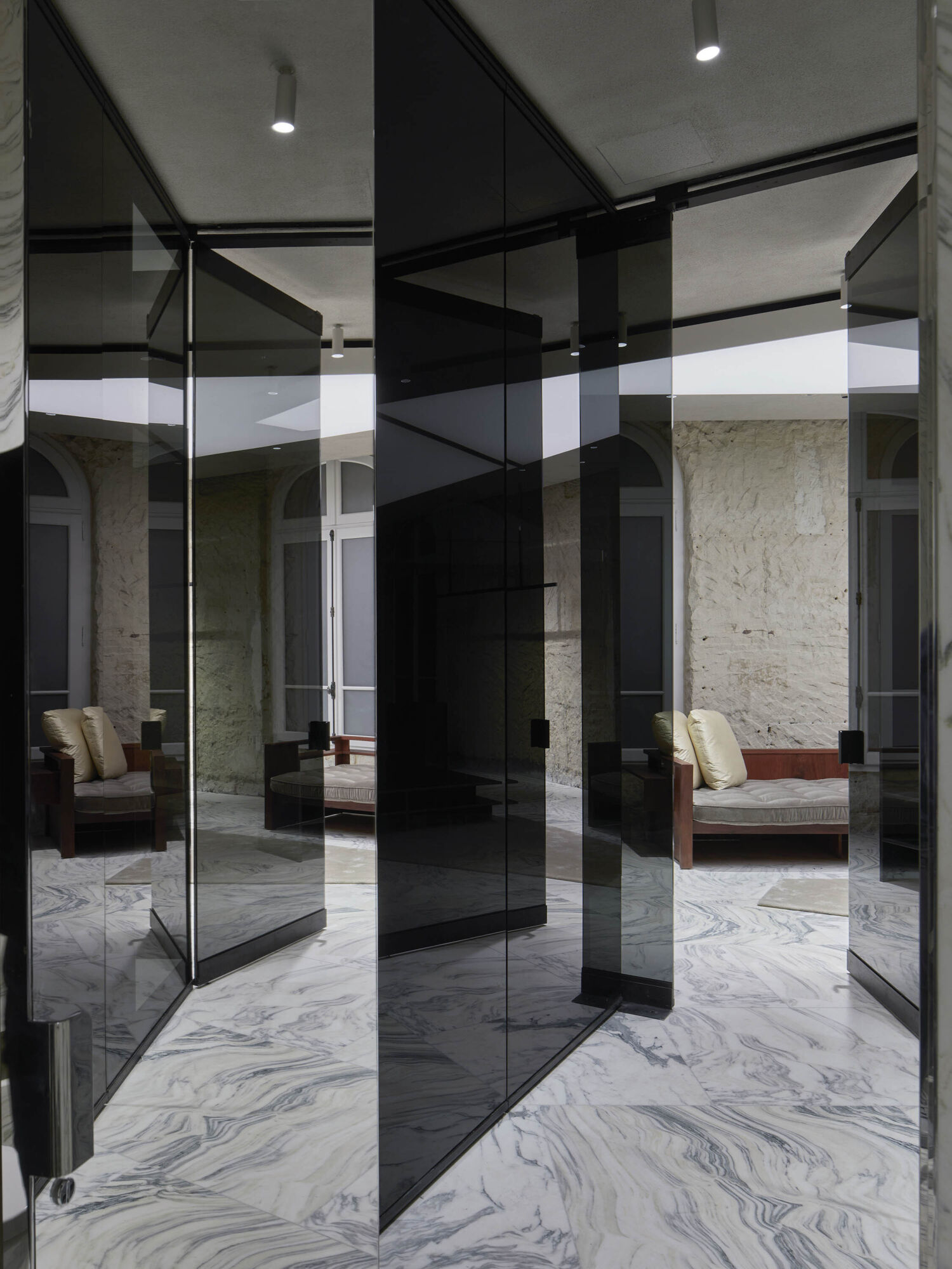 Saint Larent Concept Store Champs Elysees Casper Mueller Kneer Architects Copyright Paul Riddle 89 A3240