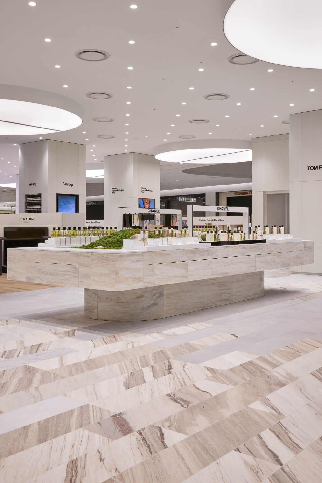 The Hyundai Seoul 1 F Casper Mueller Kneer Architects Copyright Rohspace CMK parc one 5663